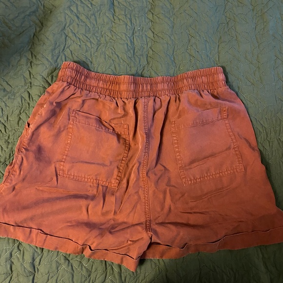 Universal Threads Drawstring Shorts - Picture 2 of 2
